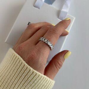 Elegant Silver Band Ring
